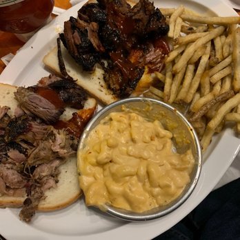 Smoke Daddy - Two meat tray. Mac and cheese was the best part - Barbeque Near Me - Chicago, Illinois