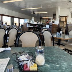 Oasis Restaurant & Motel - Dining room