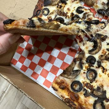 Farms' Pizza - Thin crunchy crust-so good - Pizza Near Me - Roseville, California