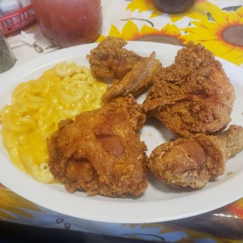 Southern Kitchen - Dried or is it dead chicken and boxed macaroni and cheese.   Taste like craft mac and cheese. - Southern Near Me - Tacoma, Washington