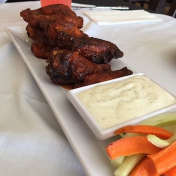 Fratelli's Pizza - Over cooked Buffalo Wings - Pizza Near Me - North Hills, California