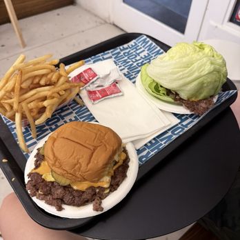 For The Win - Burgers Near Me - Los Angeles, California For The Win - Burgers Near Me - Los Angeles, California