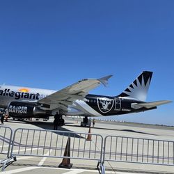 Stockton Metropolitan Airport - Allegiant Raiders plane