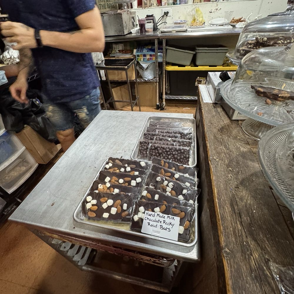 Chocolate En La Plaza - Chocolatiers & Shops Near Me - Santa Fe, New Mexico Chocolate En La Plaza - Chocolatiers & Shops Near Me - Santa Fe, New Mexico