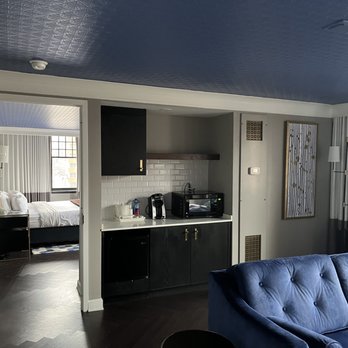 The Goodwin Hotel - King suite living room - Hotels Near Me - Hartford, Connecticut The Goodwin Hotel - King suite living room - Hotels Near Me - Hartford, Connecticut