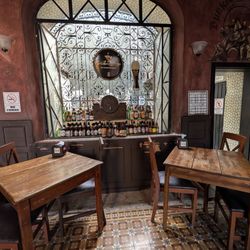 La Bierhaus - Interior