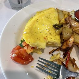 Spinach omelette with "sun dried tomatoes" that clearly aren't!