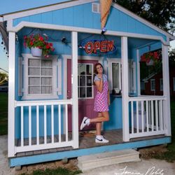 Hometown Scoops - Home town Scoops ice cream shop in Orleans IN.