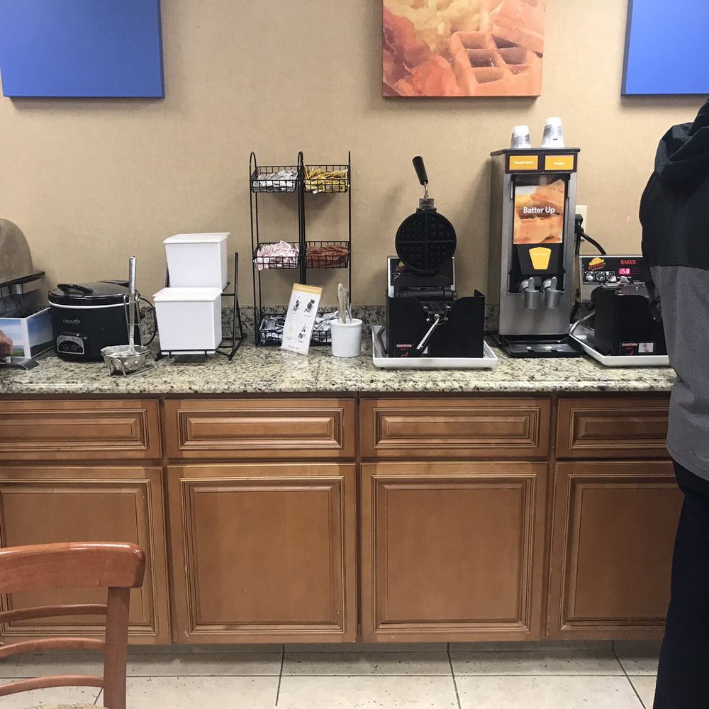 Comfort Inn - Hotels Near Me - Utica, Michigan Comfort Inn - Hotels Near Me - Utica, Michigan