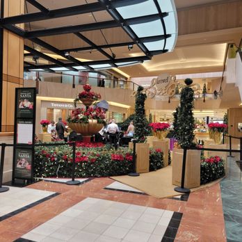 Northbrook Court - Santa staging area - 2024 - Shopping Centers Near Me - Northbrook, Illinois