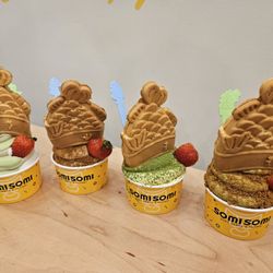 Somisomi - Milk & Matcha , Milk tea, Milk, Matcha. upside down with read bean