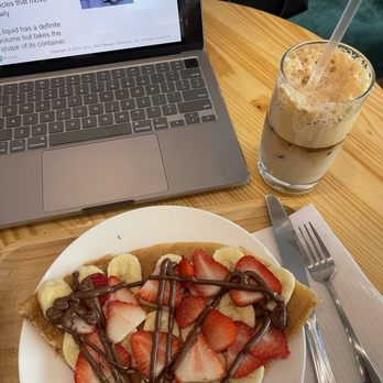 Gold coffee - Nutella Strawberry+banana crepe, iced greek frapp - Coffee & Tea Near Me - New York, New York