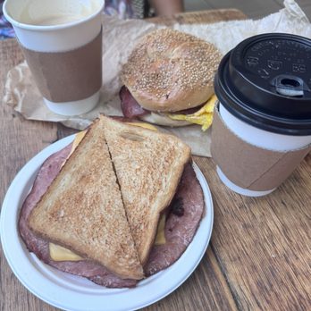 Berlina Cafe - Cafes Near Me - New York, New York