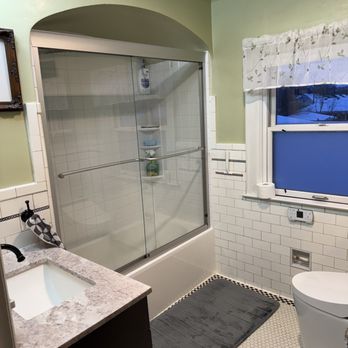 Home Pro USA - Old Bathroom Bath/Shower - Windows Installation Near Me - Center Line, Michigan Home Pro USA - Old Bathroom Bath/Shower - Windows Installation Near Me - Center Line, Michigan