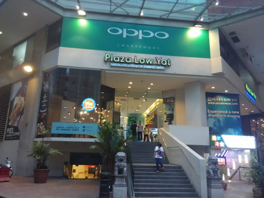 Plaza Low Yat by null