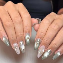Golden Nail Salon
