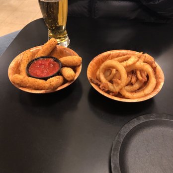 Duff's Famous Wings - American Near Me - Amherst, New York