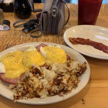 Chair City Diner - Eggs Benedict with Hash Browns - American Near Me - Gardner, Massachusetts