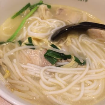 米線陣 - Clear consommé broth with pork and shrimp wontons - Szechuan Near Me - Hong Kong, HK 米線陣 - Clear consommé broth with pork and shrimp wontons - Szechuan Near Me - Hong Kong, HK