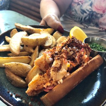 Fair Haven Oyster - Hot Lobster Roll with preserved lemon & brown butter crumbs - Seafood Near Me - New Haven, Connecticut