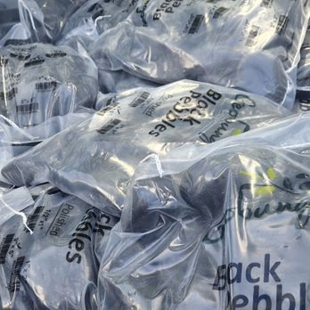 Geobunga - 22 bags of large polished black pebbles - Nurseries & Gardening Near Me - Aiea, Hawaii