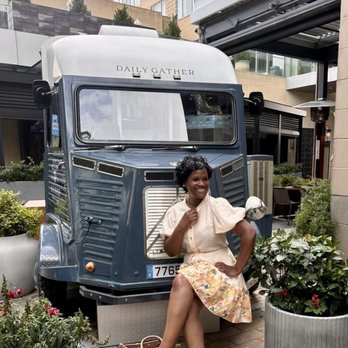Daily Gather - Cute little photo op outside of restaurant! - Breakfast & Brunch Near Me - Houston, Texas