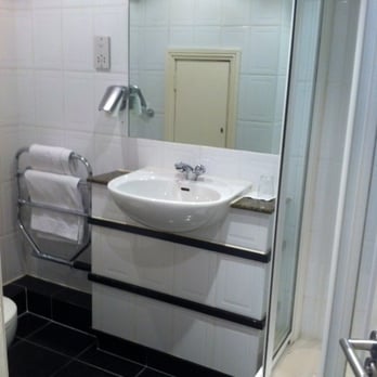 Fleet Street Hotel - Bathroom sink, towels - Hotels Near Me - Dublin, D Fleet Street Hotel - Bathroom sink, towels - Hotels Near Me - Dublin, D
