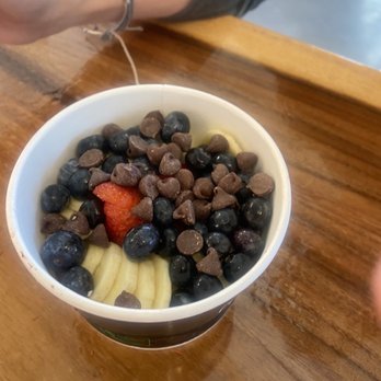 Raining Berries - Açaí, strawberries, bananas, blueberries and chocolate chips. - Acai Bowls Near Me - Lutz, Florida Raining Berries - Açaí, strawberries, bananas, blueberries and chocolate chips. - Acai Bowls Near Me - Lutz, Florida