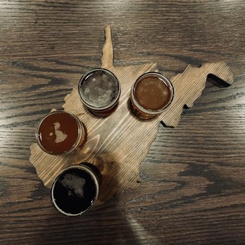 Draft Restaurant & Bar - Beer flight - Sports Bars Near Me - Morgantown, West Virginia