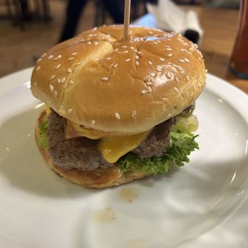 Denny's - I ordered a bacon cheeseburger with only lettuce onion and mayo, no pickle, they put pickle, no onion and no mayo. - Diners Near Me - Wayland, Missouri