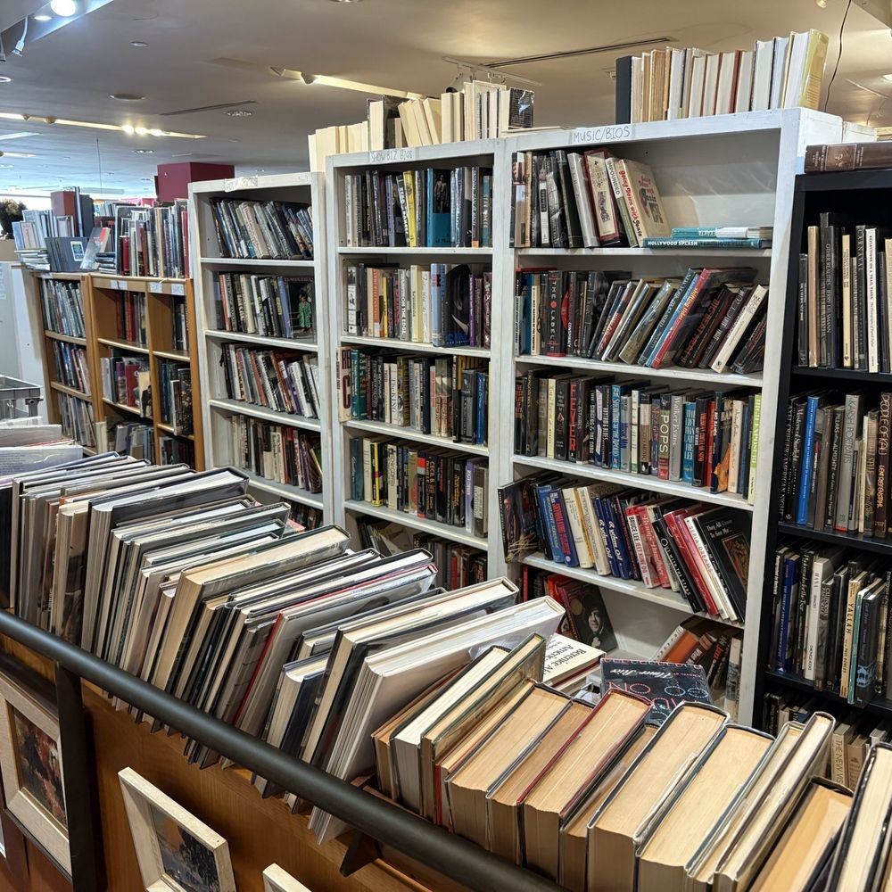 Pasadena Antique Mall - Antiques Near Me - Pasadena, California