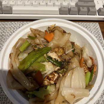 Noodle Plus - House noodles with vegetables. Delicious! The veggies were plentiful and fresh! - Thai Near Me - White Plains, New York Noodle Plus - House noodles with vegetables. Delicious! The veggies were plentiful and fresh! - Thai Near Me - White Plains, New York