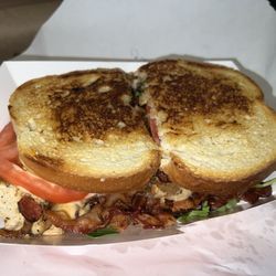 Fozzie's Sandwich Emporium - Cluck N' Bronco