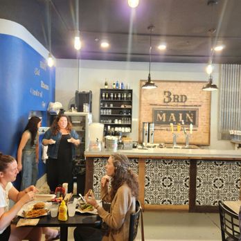 3rd On Main Kitchen - Front Counter - Breakfast & Brunch Near Me - Bryan, Texas