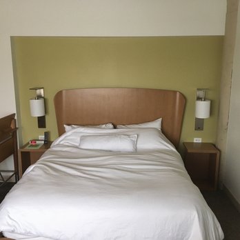 Element Moline - Comfortable King bed - Hotels Near Me - Moline, Illinois