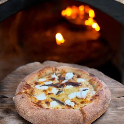 Pizza Ella by null
