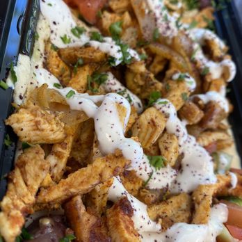 Gyro Heroes - Hummus plate with chicken schwarma - Mediterranean Near Me - Seattle, Washington