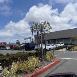 Grocery Outlet - Outside