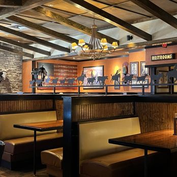 LongHorn Steakhouse - Inside - Steakhouses Near Me - Mount Juliet, Tennessee