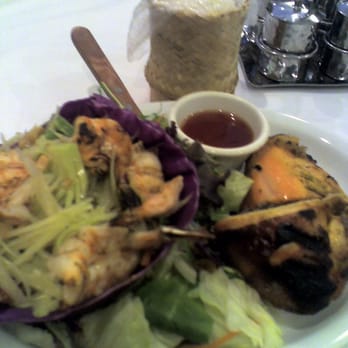 Greenview Thai - $10.95 Papaya salad combo with sticky rice (in basket) and Thai BBQ chicken with sweet/spicy sauce - Thai Near Me - Los Angeles, California