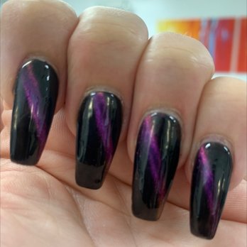 Da-vi Nails - Awesome  Cat  eye  by Henry - Nail Salons Near Me - Lake Geneva, Wisconsin