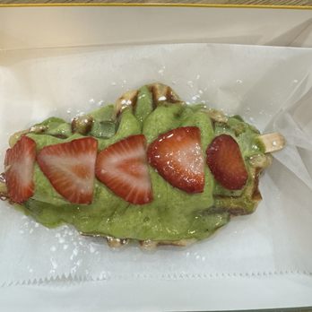 Joyu Tea & Coffee - Green Zen Strawberry Croffle - Bubble Tea Near Me - Chesapeake, Virginia