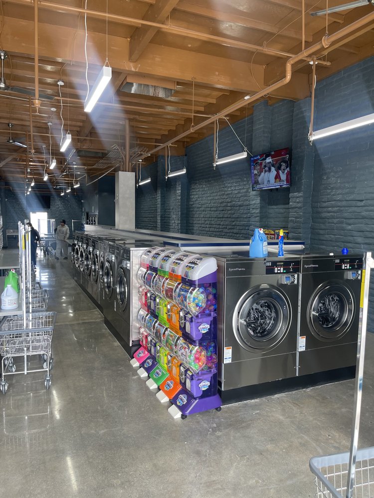 SOCAL WASH AND FOLD SYLMAR Updated June 2024 17 Photos 13235