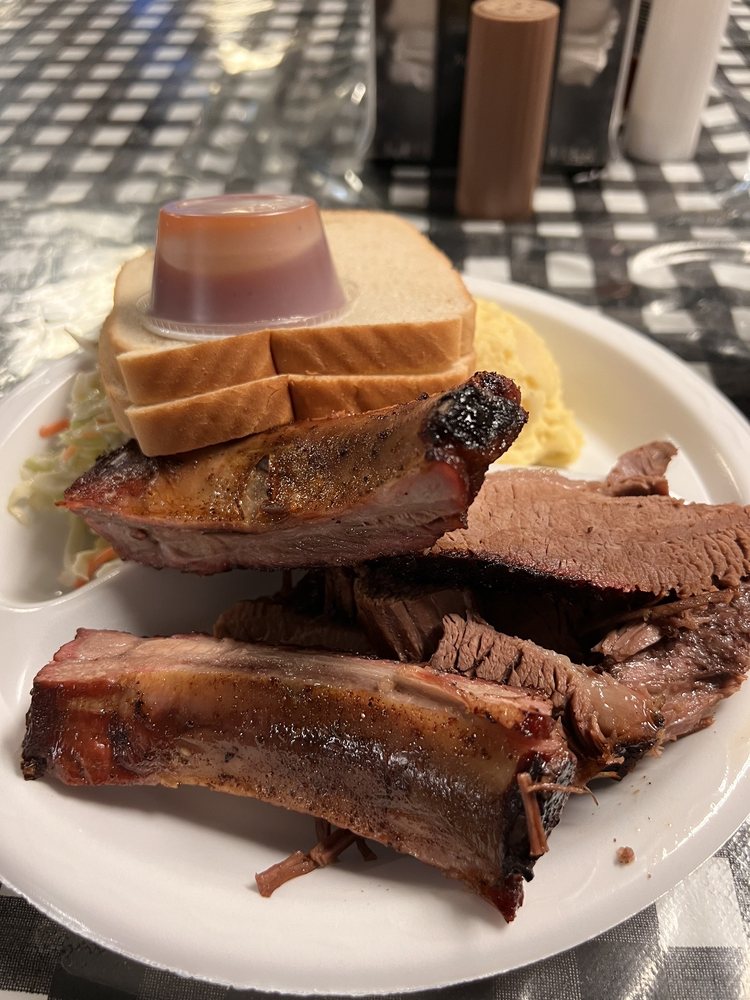 Food from Mumphord's Place BBQ