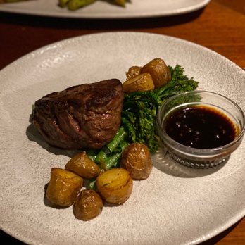Manta - Filet Mignon, roasted potatoes and brocolini - Hawaiian Near Me - Kamuela, Hawaii
