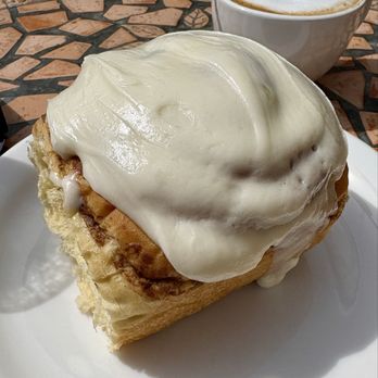 Cafe Stephanie - Cinnamon roll - Sandwiches Near Me - Newport, Oregon
