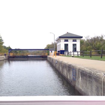 Erie Canal Cruises - Entering lock 18 - Boat Tours Near Me - Herkimer, New York