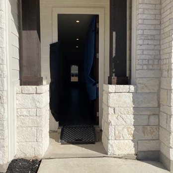 Movers League - Ramp they brought and covering the door - Movers Near Me - Cedar Park, Texas Movers League - Ramp they brought and covering the door - Movers Near Me - Cedar Park, Texas