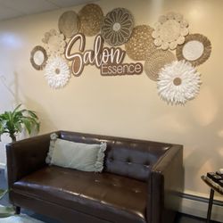 Salon Essence
