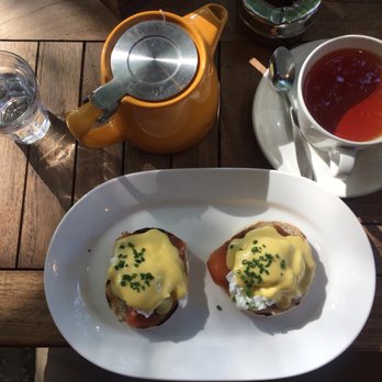 The Swan - English breakfast tea with Eggs Royal - Pubs Near Me - London, XGL